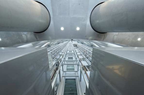 Hochhaus von Jean Nouvel in Doha