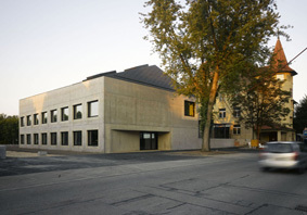 Schulerweiterung, Beton, Wildrich Hien Architekten, Nidau, Schweiz