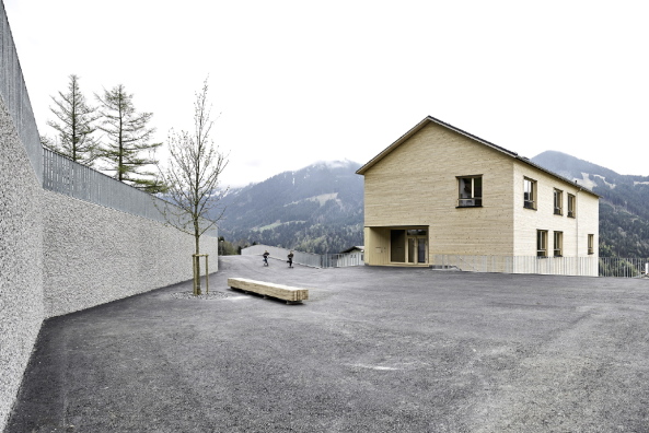 Volksschule in Laterns