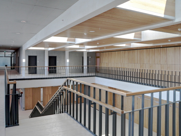 Gymnasium in Frankfurt-Riedberg fertig