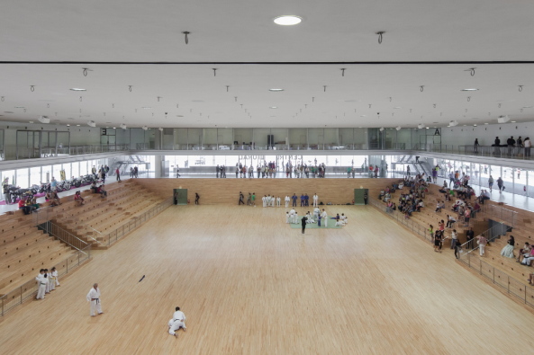 Mehrzweckhalle in Portugal eingeweiht