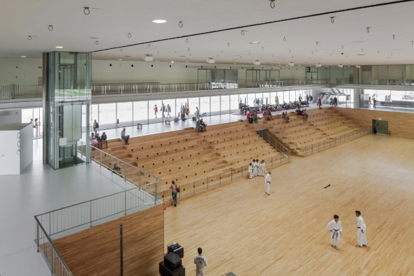 Mehrzweckhalle in Portugal eingeweiht