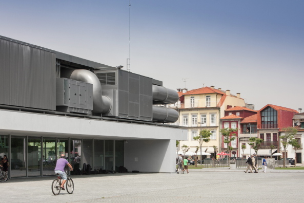 Mehrzweckhalle in Portugal eingeweiht