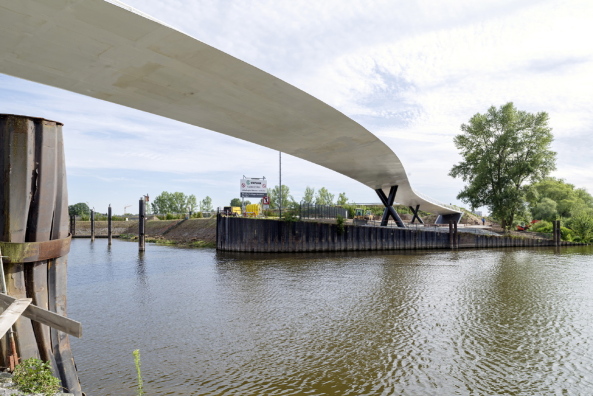 Neue Main-Brcke bei Frankfurt