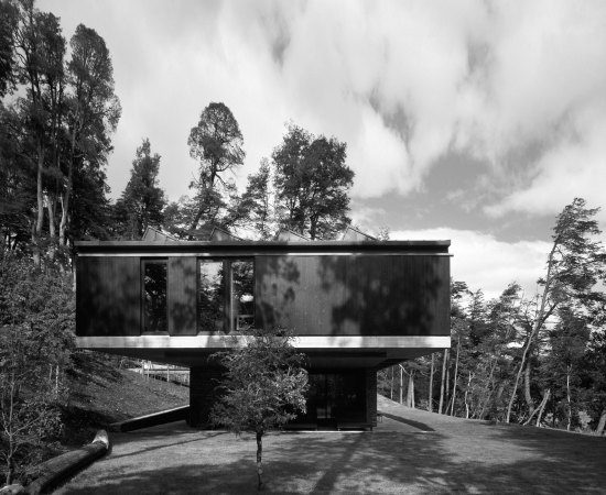 Mathias Klotz, Casa Klotz, Architektur aus Chile, Aedes, The Poetics of Boxes, Ausstellung in Berlin, Klotz, Miquel Adri�, Beton, Holz, Holzmodelle, Moderne, Kubus, Box, Arquine, Minimalismus, Architekten-Interview, Interview im Baunetz