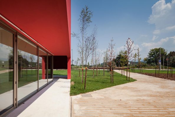 Casa das Artes, Miranda do Corvo, Rot, FAT - Future Architecture Thinking, Lissabon, Kontrast, Neubau, Kulturbau, Kunsthaus, Haus der Knste