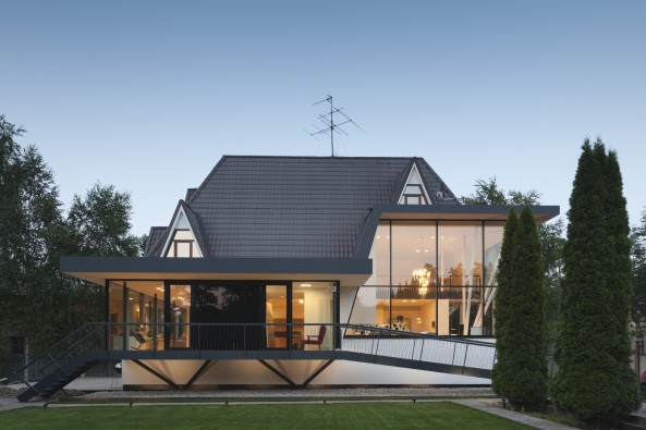 Bildergalerie Zu Wohnhaus In Moskau Von 4a Umgebaut Glaspalast Mit Satteldach Architektur Und Architekten News Meldungen Nachrichten Baunetz De