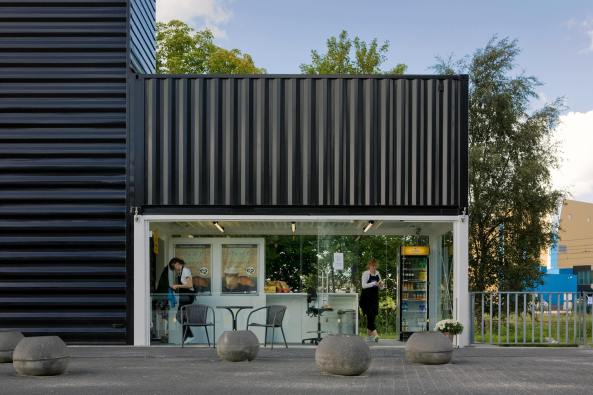 NL Architects, Barneveld Noord, Kamiel Klaase, Haltestelle in Holland, zwischen Amersfoort und Apeldoorn, Prettig Wachten, Angenehmes Warten, Eisenbahnhaltestellen, Haltestellen, Wartehuschen, Container, temporre Architektur