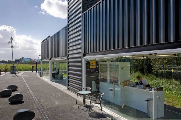 NL Architects, Barneveld Noord, Kamiel Klaase, Haltestelle in Holland, zwischen Amersfoort und Apeldoorn, Prettig Wachten, Angenehmes Warten, Eisenbahnhaltestellen, Haltestellen, Warteh�uschen, Container, tempor�re Architektur