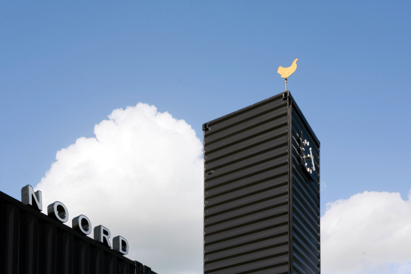 NL Architects, Barneveld Noord, Kamiel Klaase, Haltestelle in Holland, zwischen Amersfoort und Apeldoorn, Prettig Wachten, Angenehmes Warten, Eisenbahnhaltestellen, Haltestellen, Warteh�uschen, Container, tempor�re Architektur