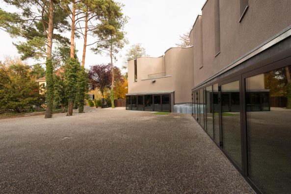 Singen, MAC, Museum Arts & Cars, Daniel Binder Architekt, Welle, Schwung in Singen, Museum fr Autos und Kunst in Singen, Bilbao am Bodensee, Frank O. Gehry, Kollhoff, Gabriela Unbehaun-Maier und Hermann Maier, Oldtimer, Kunstwerke