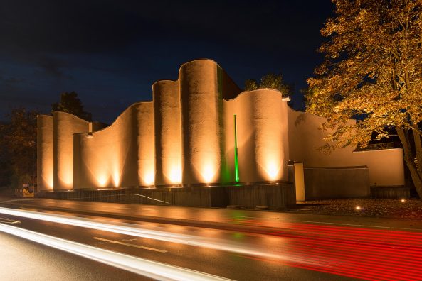 Singen, MAC, Museum Arts & Cars, Daniel Binder Architekt, Welle, Schwung in Singen, Museum fr Autos und Kunst in Singen, Bilbao am Bodensee, Frank O. Gehry, Kollhoff, Gabriela Unbehaun-Maier und Hermann Maier, Oldtimer, Kunstwerke