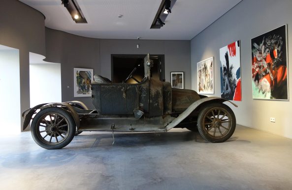 Singen, MAC, Museum Arts & Cars, Daniel Binder Architekt, Welle, Schwung in Singen, Museum fr Autos und Kunst in Singen, Bilbao am Bodensee, Frank O. Gehry, Kollhoff, Gabriela Unbehaun-Maier und Hermann Maier, Oldtimer, Kunstwerke