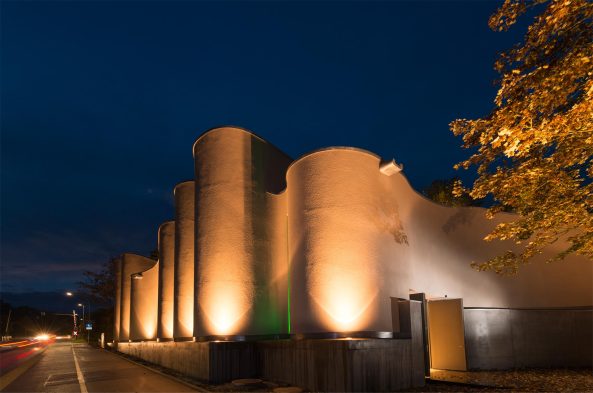 Singen, MAC, Museum Arts & Cars, Daniel Binder Architekt, Welle, Schwung in Singen, Museum fr Autos und Kunst in Singen, Bilbao am Bodensee, Frank O. Gehry, Kollhoff, Gabriela Unbehaun-Maier und Hermann Maier, Oldtimer, Kunstwerke