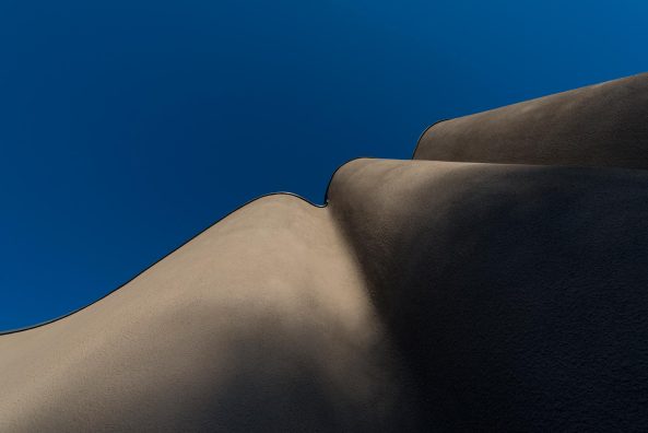 Singen, MAC, Museum Arts & Cars, Daniel Binder Architekt, Welle, Schwung in Singen, Museum fr Autos und Kunst in Singen, Bilbao am Bodensee, Frank O. Gehry, Kollhoff, Gabriela Unbehaun-Maier und Hermann Maier, Oldtimer, Kunstwerke