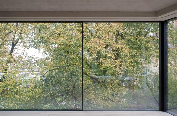 Oliv Brunner Volk Architekten, Zrich, Beton, Wohnhaus am Zrichberg, Pavillon mit Pool, Schweizer Architektur, Hartbeton, Aussicht, Haus im Garten, Sichtbeton, Christian Brunner, Shervin Taghavi, Luca Schmid, Andrej Volk