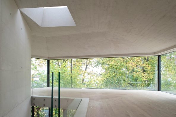 Oliv Brunner Volk Architekten, Zrich, Beton, Wohnhaus am Zrichberg, Pavillon mit Pool, Schweizer Architektur, Hartbeton, Aussicht, Haus im Garten, Sichtbeton, Christian Brunner, Shervin Taghavi, Luca Schmid, Andrej Volk