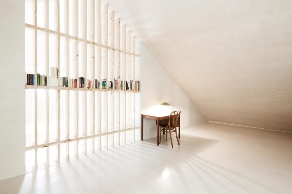 Alto Adige, Zirbelholz und Sichtbeton, Wohnhaus in den Dolomiten, Sdtirol, Trentino, Pedevilla Architekten, Gadertal. Bauen in den Bergen, Vila, Viles, Enneberg, Beton und Holz, Kleinod