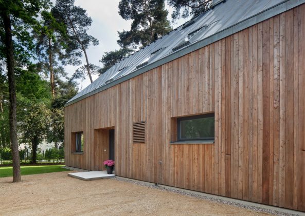 Haus in Kleinmachnow, Berlin, Holzhaus, Holzhtte, Wohnhuas, Kleinod, Musikerviertel, Haus im Wald, KrausevonMatuschka Architekten, Hans Krause, Peter von Matuschka, da! Architektur in und aus Berlin 2014, Satteldach