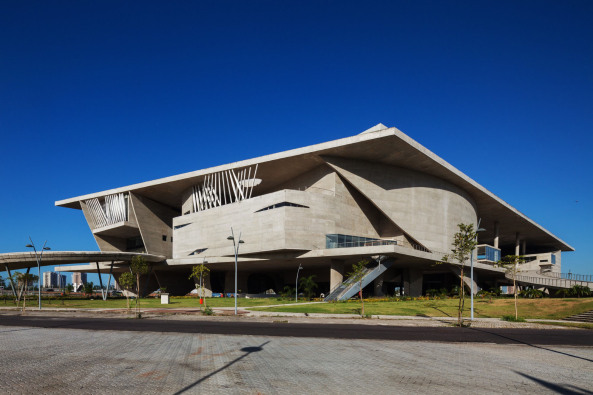 Christian de Portzamparc, Rio de Janeiro, Kulturbau, Avenida das Amricas, Avenida Ayrton Senna, Barra da Tijuca, Lcio Costa, Fernando Chacel, Cidade das Artes, Opernhaus, Konzerthaus, Orchester, Proberume, ffentlichkeit, Garten, Wassergarten, Sichtbeton, Beton, Rampe