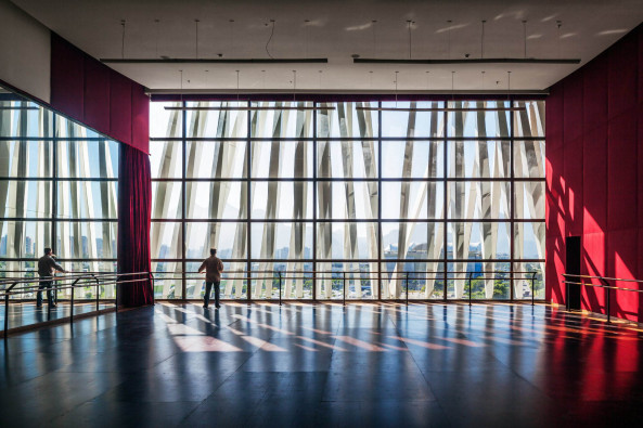 Christian de Portzamparc, Rio de Janeiro, Kulturbau, Avenida das Amricas, Avenida Ayrton Senna, Barra da Tijuca, Lcio Costa, Fernando Chacel, Cidade das Artes, Opernhaus, Konzerthaus, Orchester, Proberume, ffentlichkeit, Garten, Wassergarten, Sichtbeton, Beton, Rampe