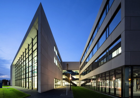 Zentrum für Photovoltaik und Erneuerbare Energien, Henn Architekten, Berlin-Adlershof