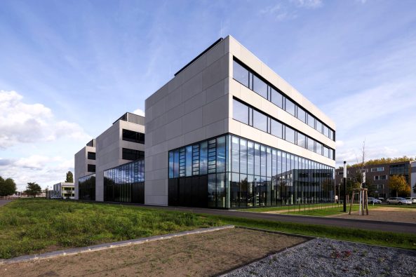 Zentrum für Photovoltaik und Erneuerbare Energien, Henn Architekten, Berlin-Adlershof