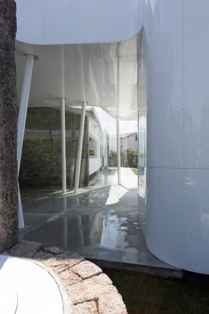 Sanierung, Umbau, J�rgen Mayer H, J. Mayer H., Ignacio Peydro, Isabel Collado, Beton, flie�ende Formen, wei�e Fassade, Ferienhaus in La Coruna, Wohnhaus in Spanien, Dosis de Arquitectura: Casa V, Oleiros, La Coruna, Spain