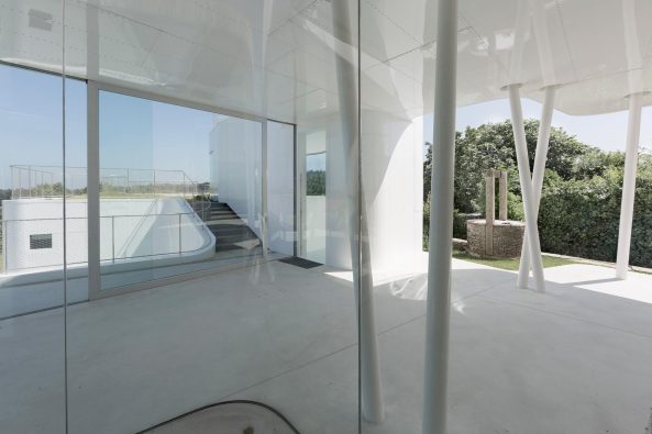 Sanierung, Umbau, J�rgen Mayer H, J. Mayer H., Ignacio Peydro, Isabel Collado, Beton, flie�ende Formen, wei�e Fassade, Ferienhaus in La Coruna, Wohnhaus in Spanien, Dosis de Arquitectura: Casa V, Oleiros, La Coruna, Spain