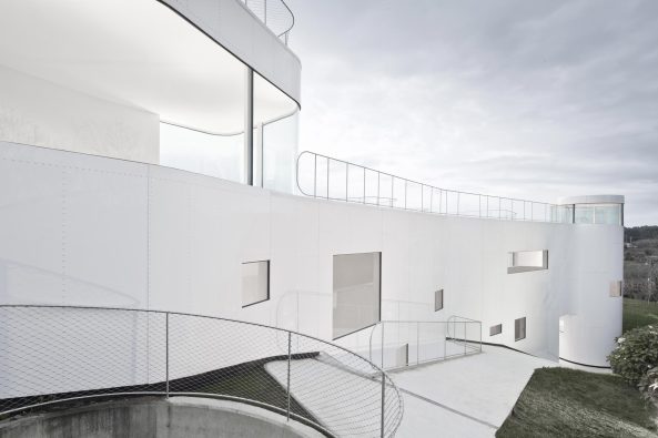 Sanierung, Umbau, J�rgen Mayer H, J. Mayer H., Ignacio Peydro, Isabel Collado, Beton, flie�ende Formen, wei�e Fassade, Ferienhaus in La Coruna, Wohnhaus in Spanien, Dosis de Arquitectura: Casa V, Oleiros, La Coruna, Spain