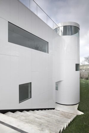 Sanierung, Umbau, J�rgen Mayer H, J. Mayer H., Ignacio Peydro, Isabel Collado, Beton, flie�ende Formen, wei�e Fassade, Ferienhaus in La Coruna, Wohnhaus in Spanien, Dosis de Arquitectura: Casa V, Oleiros, La Coruna, Spain