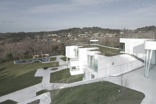 Sanierung, Umbau, J�rgen Mayer H, J. Mayer H., Ignacio Peydro, Isabel Collado, Beton, flie�ende Formen, wei�e Fassade, Ferienhaus in La Coruna, Wohnhaus in Spanien, Dosis de Arquitectura: Casa V, Oleiros, La Coruna, Spain