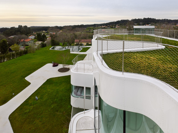 Sanierung, Umbau, J�rgen Mayer H, J. Mayer H., Ignacio Peydro, Isabel Collado, Beton, flie�ende Formen, wei�e Fassade, Ferienhaus in La Coruna, Wohnhaus in Spanien, Dosis de Arquitectura: Casa V, Oleiros, La Coruna, Spain