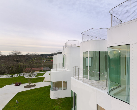 Sanierung, Umbau, J�rgen Mayer H, J. Mayer H., Ignacio Peydro, Isabel Collado, Beton, flie�ende Formen, wei�e Fassade, Ferienhaus in La Coruna, Wohnhaus in Spanien, Dosis de Arquitectura: Casa V, Oleiros, La Coruna, Spain