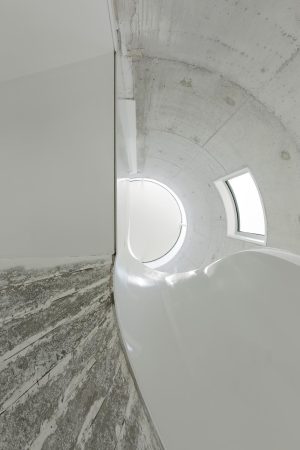 Sanierung, Umbau, J�rgen Mayer H, J. Mayer H., Ignacio Peydro, Isabel Collado, Beton, flie�ende Formen, wei�e Fassade, Ferienhaus in La Coruna, Wohnhaus in Spanien, Dosis de Arquitectura: Casa V, Oleiros, La Coruna, Spain