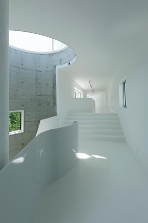 Sanierung, Umbau, J�rgen Mayer H, J. Mayer H., Ignacio Peydro, Isabel Collado, Beton, flie�ende Formen, wei�e Fassade, Ferienhaus in La Coruna, Wohnhaus in Spanien, Dosis de Arquitectura: Casa V, Oleiros, La Coruna, Spain