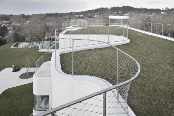 Sanierung, Umbau, J�rgen Mayer H, J. Mayer H., Ignacio Peydro, Isabel Collado, Beton, flie�ende Formen, wei�e Fassade, Ferienhaus in La Coruna, Wohnhaus in Spanien, Dosis de Arquitectura: Casa V, Oleiros, La Coruna, Spain