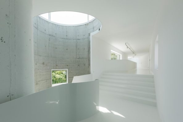 Sanierung, Umbau, J�rgen Mayer H, J. Mayer H., Ignacio Peydro, Isabel Collado, Beton, flie�ende Formen, wei�e Fassade, Ferienhaus in La Coruna, Wohnhaus in Spanien, Dosis de Arquitectura: Casa V, Oleiros, La Coruna, Spain