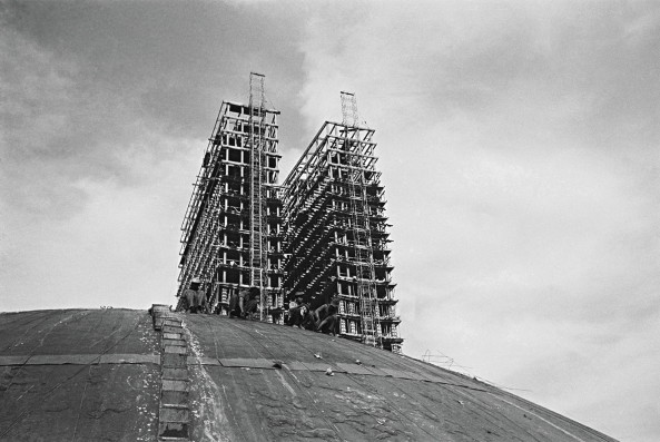 Mrio Fontenelle, Bau des Nationalkongress mit Arbeitern, 1958