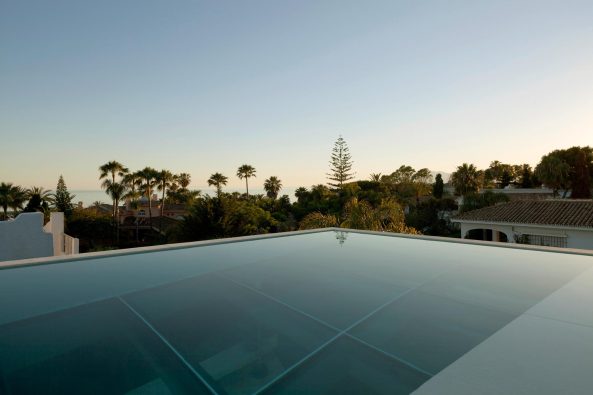 Wiel Arets, Jellyfish House, Marbella, Jan Bitter, Beton, Glas, Pool, Costa del Sol, Villa in Spanien, spektakulre Huser, Wohnhaus, Architektur, movie, film, Hollywood, Pool auf dem Dach, cool architecture