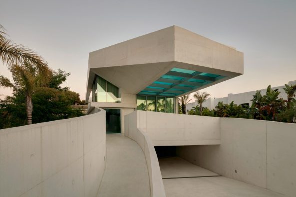 Wiel Arets, Jellyfish House, Marbella, Jan Bitter, Beton, Glas, Pool, Costa del Sol, Villa in Spanien, spektakulre Huser, Wohnhaus, Architektur, movie, film, Hollywood, Pool auf dem Dach, cool architecture