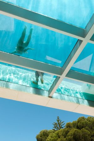 Wiel Arets, Jellyfish House, Marbella, Jan Bitter, Beton, Glas, Pool, Costa del Sol, Villa in Spanien, spektakulre Huser, Wohnhaus, Architektur, movie, film, Hollywood, Pool auf dem Dach, cool architecture