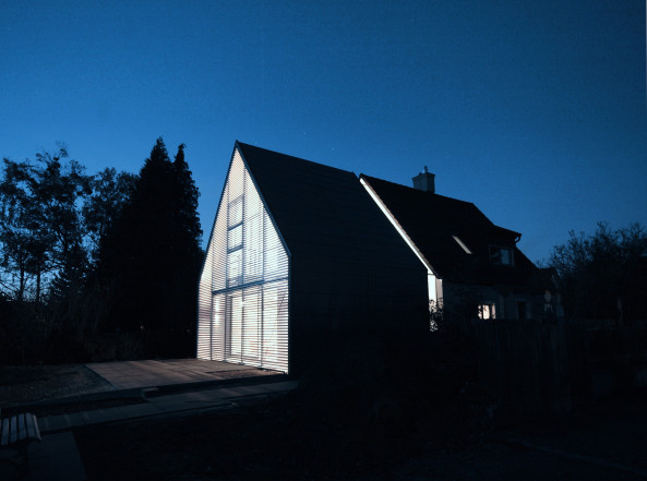 Haack + Hpfner. Architekten, Mnchen, Haus, Satteldach, Giebel, Fassade, Fuge, Screen, Lydia Haack, John Hpfner, Umbau, Sanierung, Einfamilienhaus