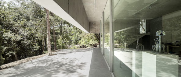Eduardo Arranz-Bravo, Atelier in Barcelona, Beton, Hang, Wald, Tibidabo, Bauten fr die Kunst, Architekten bauen fr Knstler, Jordi Garces, Malerei, Studio, Knstlerstudio, Arranz Bravo