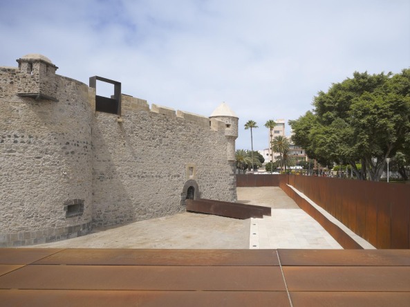 Castillo de la Luz, Nieto Sobejano Arquitectos, Fuensanta Nieto, Enrique Sobejano, Las Palmas, Kastell des Lichts, Prinz von Asturien, Martin Chirino, Ruine, Sanierung, Kanarische Inseln, Canary Island Museum, Fassade, Corten Stahl, A hidden Void, La Isleta, Beton
