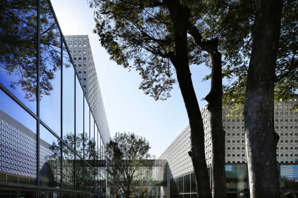 Klein Dytham architecture, Buchhandlung, Buchgesch�ft, Tokyo, Daikanyama, Tsutaya, Medienkaufhaus, Kulturkaufhaus, Pavilion, T-Store, Anjin lounge, Relieffassade, Shibuya, Nac�sa & Partners