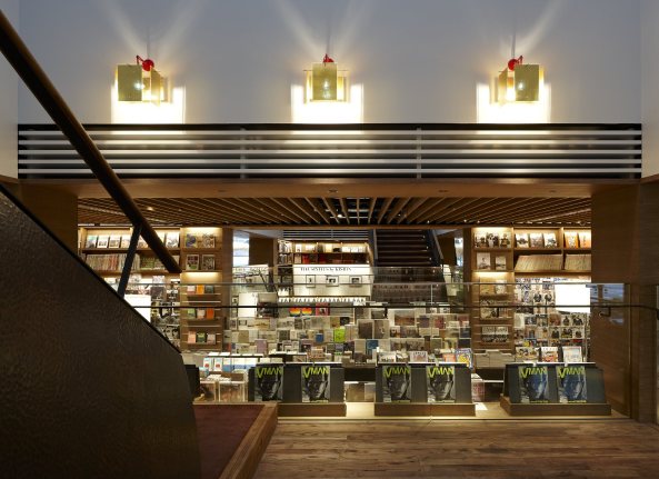 Klein Dytham architecture, Buchhandlung, Buchgesch�ft, Tokyo, Daikanyama, Tsutaya, Medienkaufhaus, Kulturkaufhaus, Pavilion, T-Store, Anjin lounge, Relieffassade, Shibuya, Nac�sa & Partners