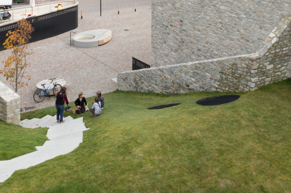 St. Martin in Passeier; Dorfhaus; Andreas Flora; Architekt; Gemeindezentrum; Benjamin Pfitscher; Astlcher; Zirbelholz; Naturstein