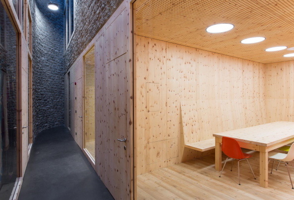 St. Martin in Passeier; Dorfhaus; Andreas Flora; Architekt; Gemeindezentrum; Benjamin Pfitscher; Astlcher; Zirbelholz; Naturstein