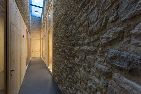 St. Martin in Passeier; Dorfhaus; Andreas Flora; Architekt; Gemeindezentrum; Benjamin Pfitscher; Astlcher; Zirbelholz; Naturstein